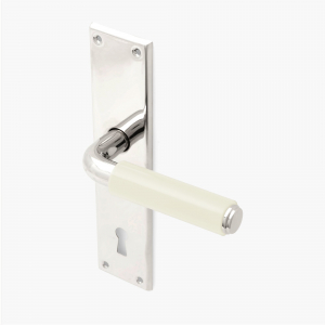 Funkistrycke-Byggfabriken-benvit-profilknopp-langskylt-50-tal-550-186-0f66.jpg