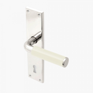 Funkistrycke-Byggfabriken-benvit-slat-knopp-langskylt-50-tal-550-206-834b.jpg