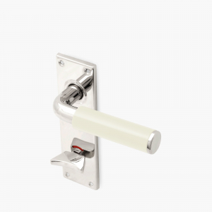 Funkistrycke-Byggfabriken-benvit-slat-knopp-langskylt-WC-kort-550-207-ee1e.jpg