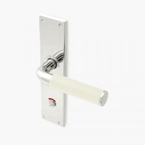 Funkistrycke-Byggfabriken-benvit-slat-knopp-langskylt-WC-lang-550-208-f711.jpg