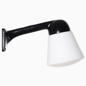 Lampa-Funkis-1950-Svart-Vinklad-Kon-750-305-2939.jpg