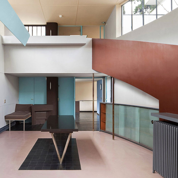 Farvesat modernistisk miljø designet af Le Corbusier.