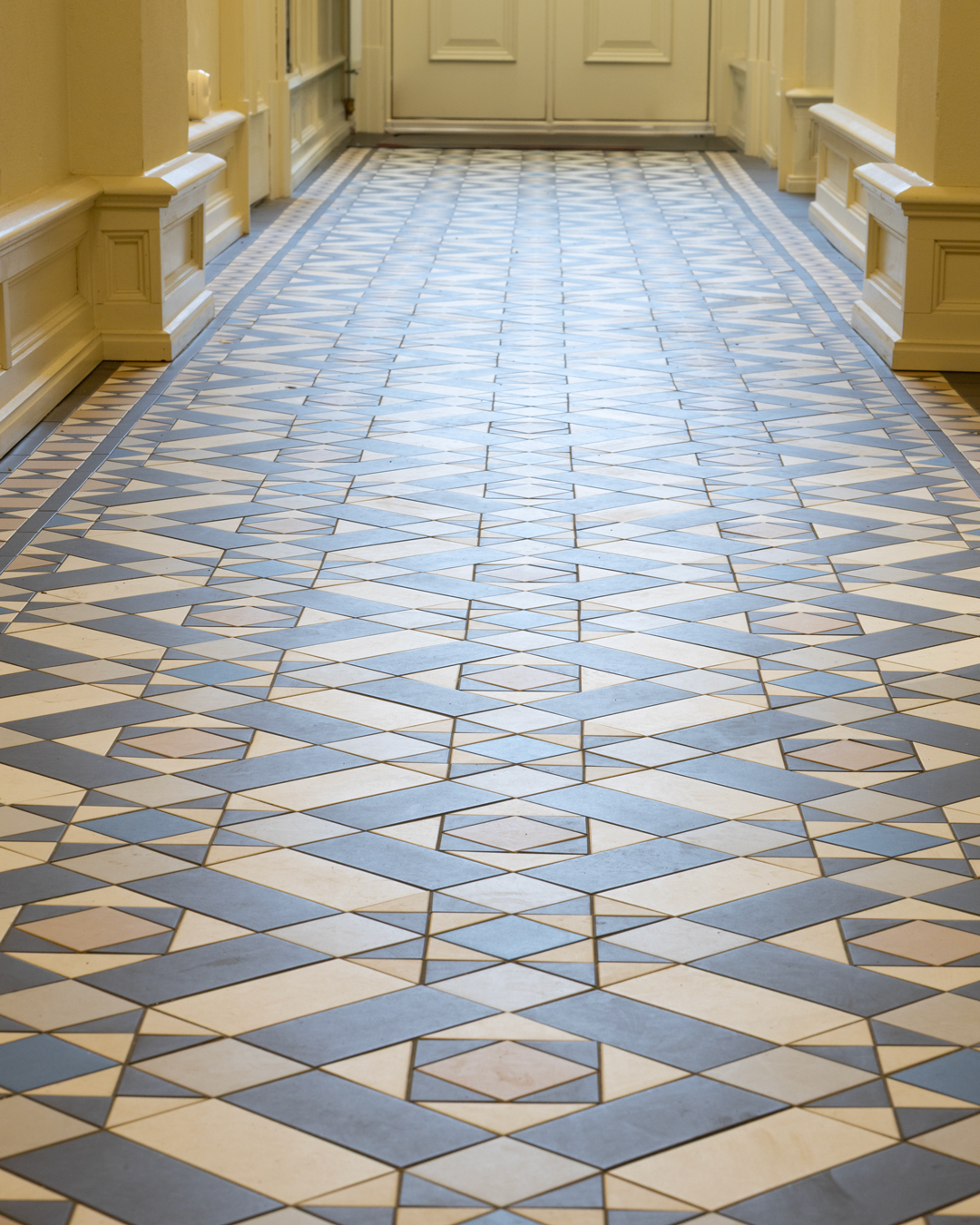 En af gangene p&aring; Dicksonska Paladset, hvor Victorian Floor Tiles pryder gulvene