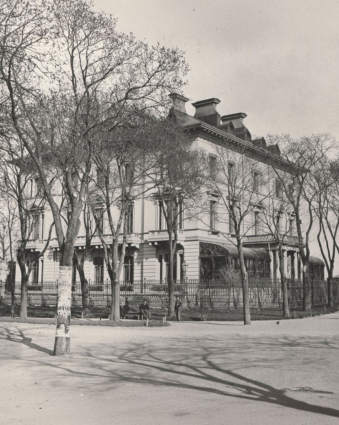 Et &aelig;ldre billede af Dicksonska Paladset i al sin pragt i 1920&rsquo;erne