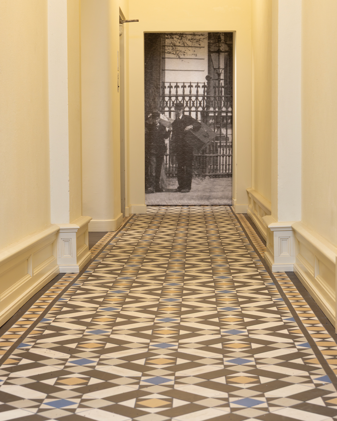 Detaljeret flisem&oslash;nster i Victorian Floor Tiles i en af hallerne i Dicksonska Paladset