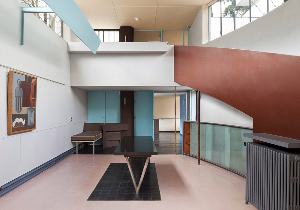 Entr&eacute;plan i et hus tegnet af Le Corbusier med en rigdom af kul&oslash;rer og kombinationer, der fremh&aelig;ver arkitekturens detaljer.